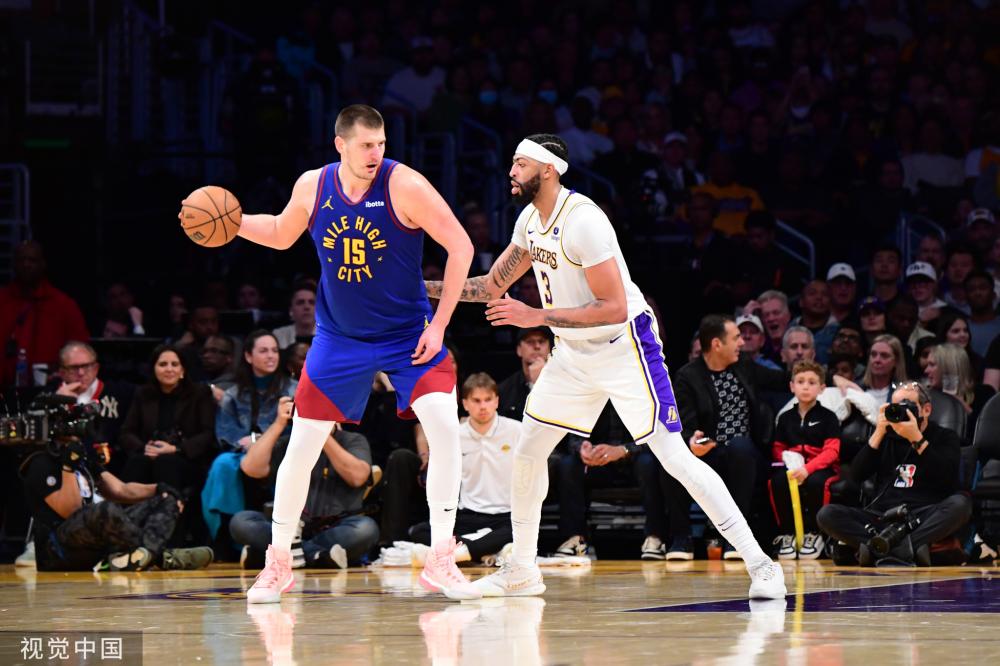 她移居欧洲 她移居欧洲